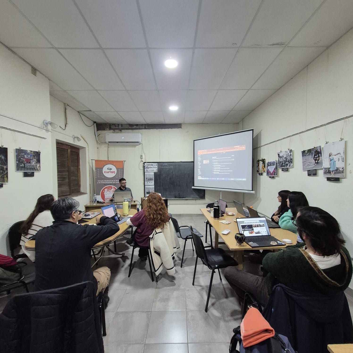 Audiencia de espaldas en el taller de Río Cuarto